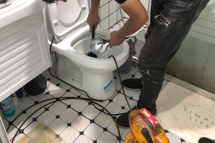 阿拉善疏通下水道