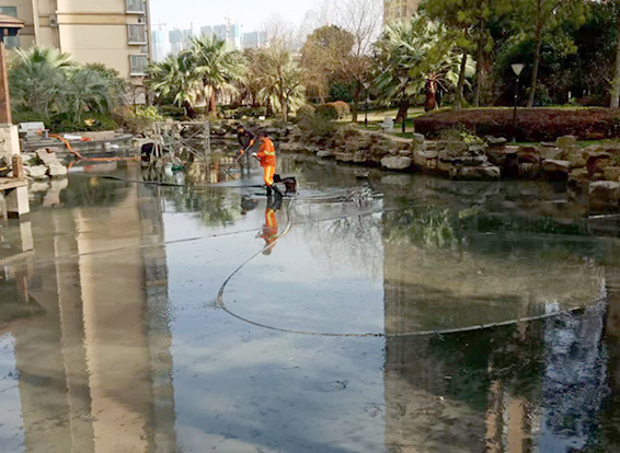 阿拉善景观池淤泥清理